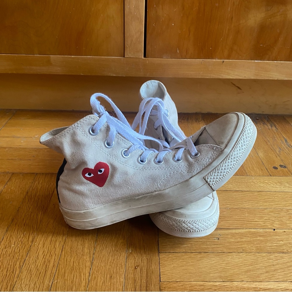 Commes Ded Garçons PLAY x Converse Beige Shoes (sz 6, fits 7.5)